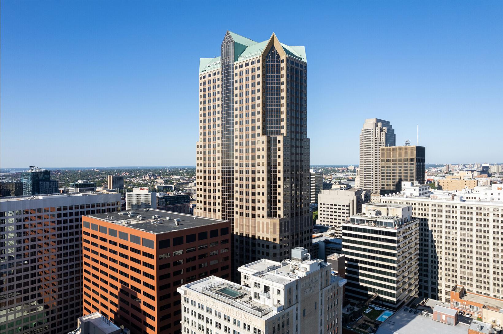Horizontal image of Downtown St. Louis featuring One Metropolitan Square